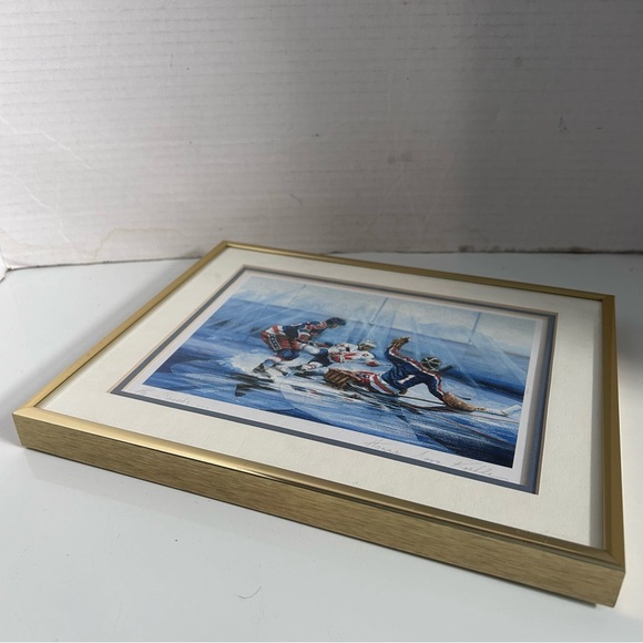 Wayne Gretzky: Framed print of Canada vs US Olympic Hockey Painting SIGNED - Picture 7 of 8